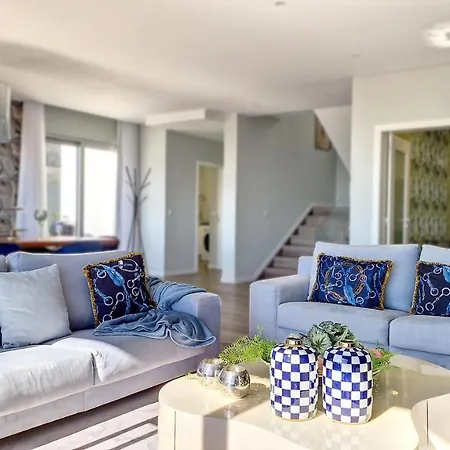 24, The Townhouse By Lovelystay