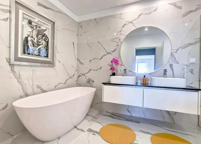 24, The Townhouse By Lovelystay *